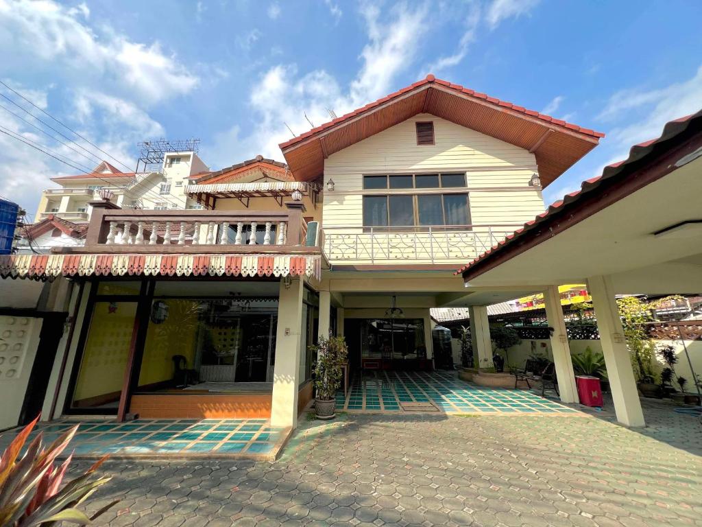 Chubby House - Santitham Chiang Mai Thailand