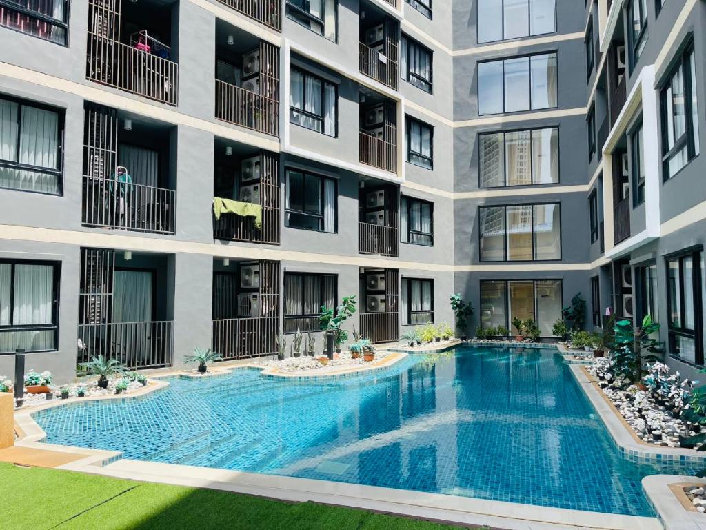 The Urban Attitude & One Bedroom