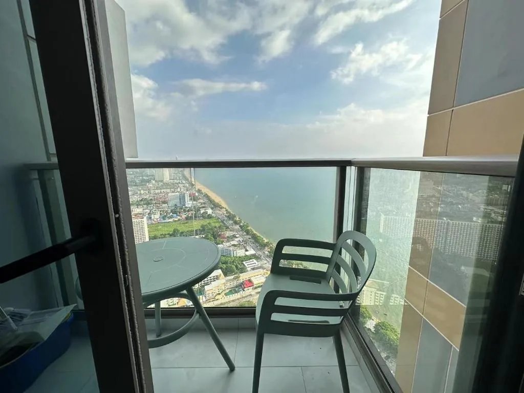 Copacabana Beach Jomtien 5513 by Pim