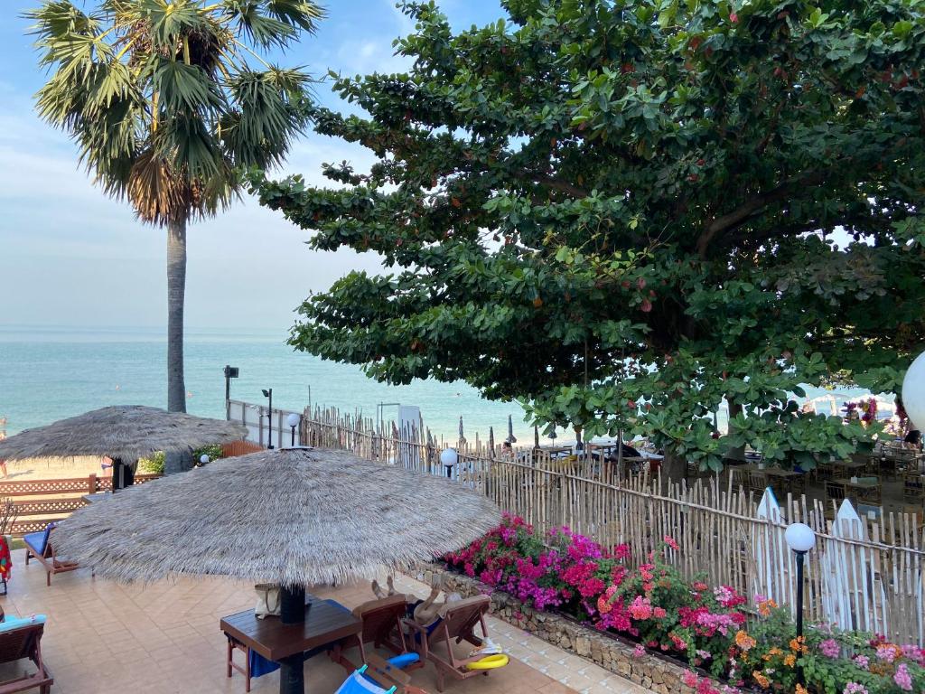 Amazing Spacious Seaview Condo
