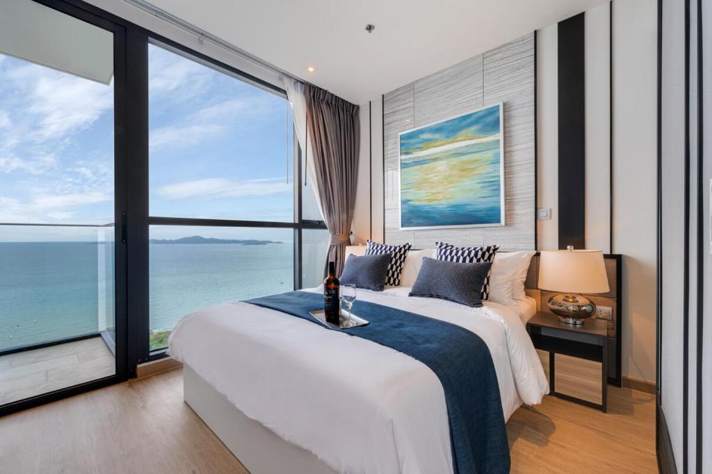 Stunning Sea View on High Floor