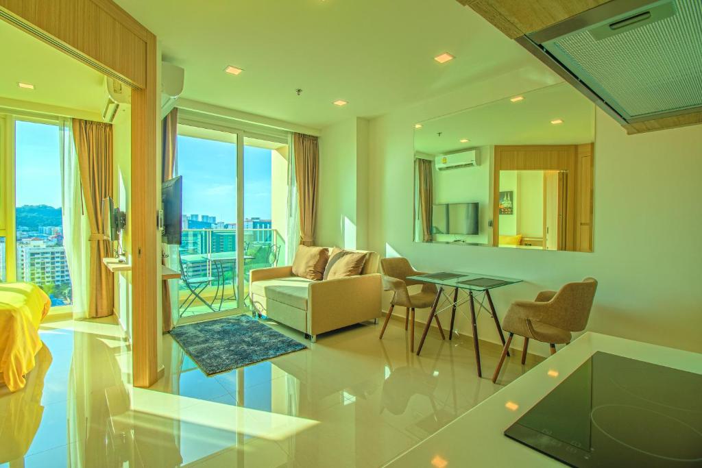 Suite Apartment in City Garden Tower Pool
