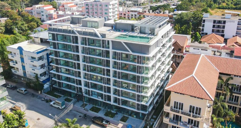 Condo with Swimming Pool