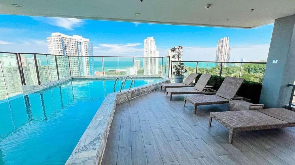 Cozy Beach & Pra Tamnak Condo Pattaya