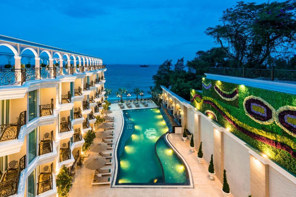 Lk Emerald Beach