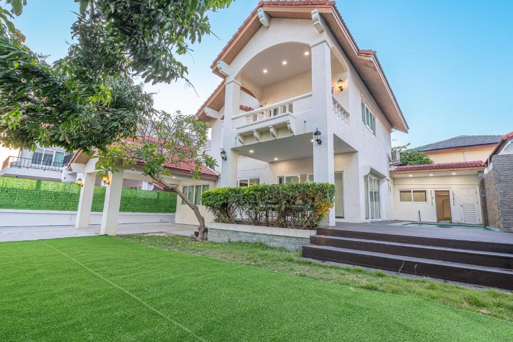 Beach Four Bedroom Jomtien