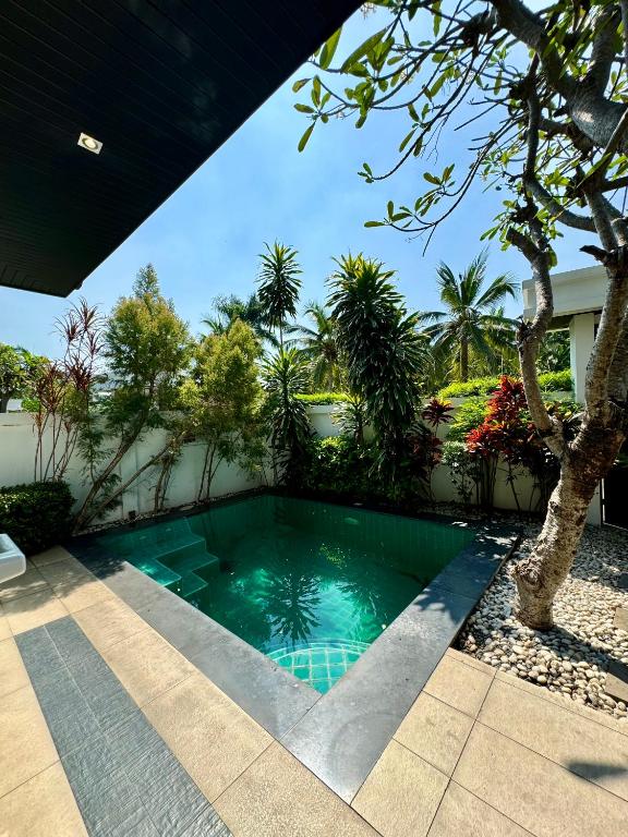 Palm Oasis Villa
