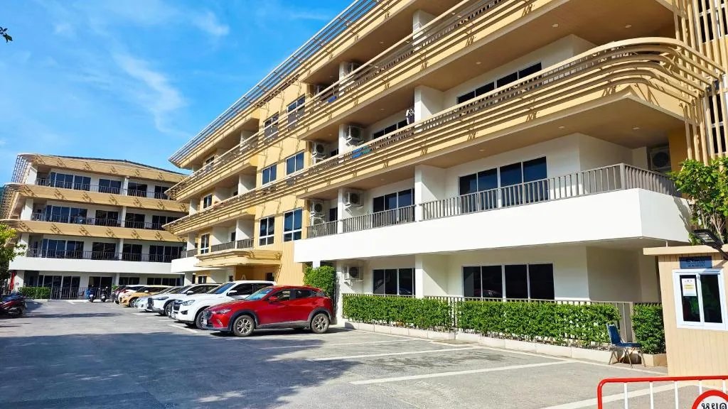 Studio Apartment with Swimming Pool and Sauna Near Beach