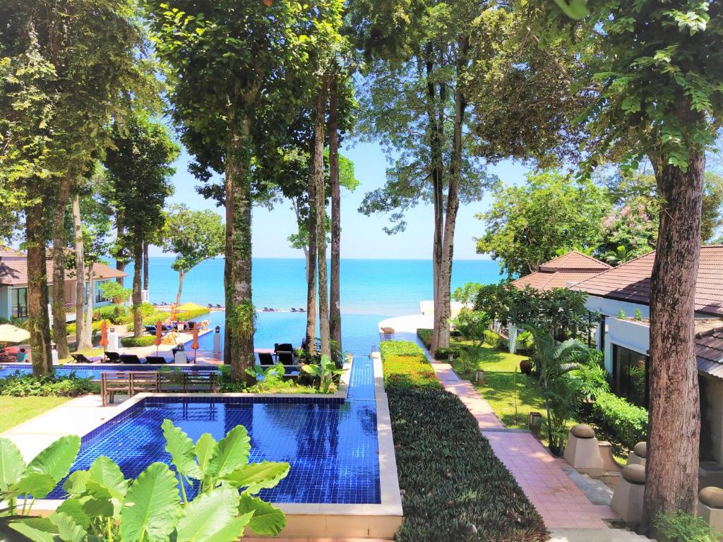 Chang Buri Resort & Koh Chang Hillside