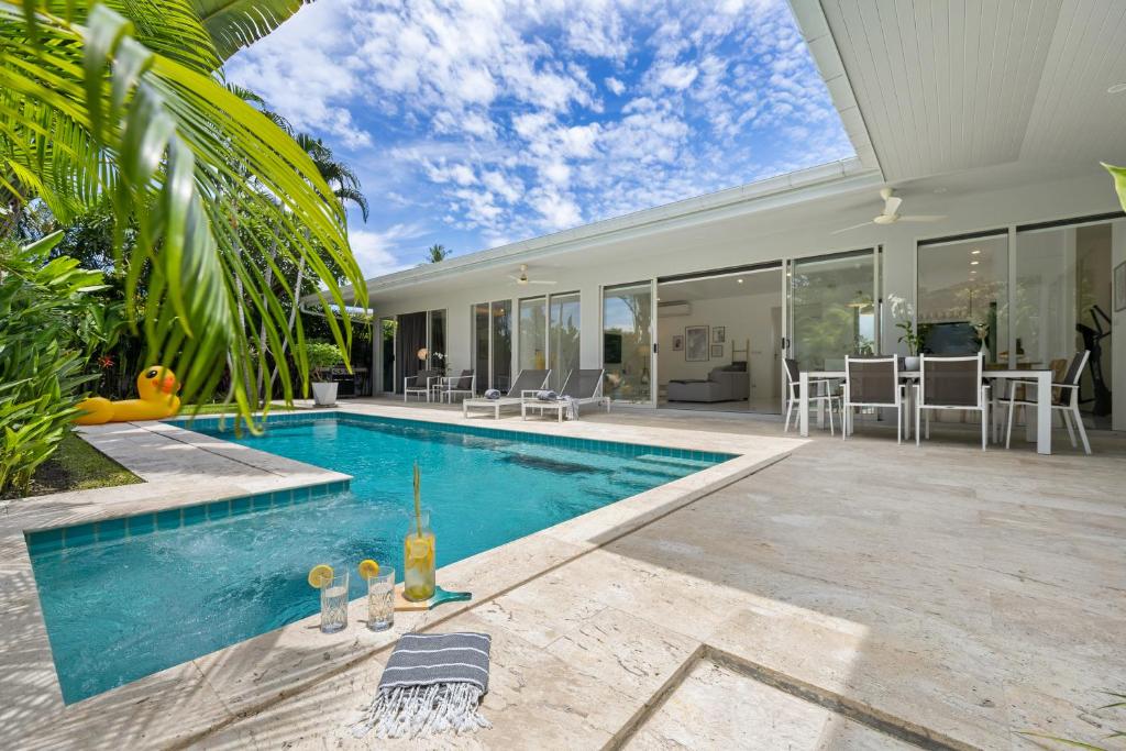 Villa White Orchid