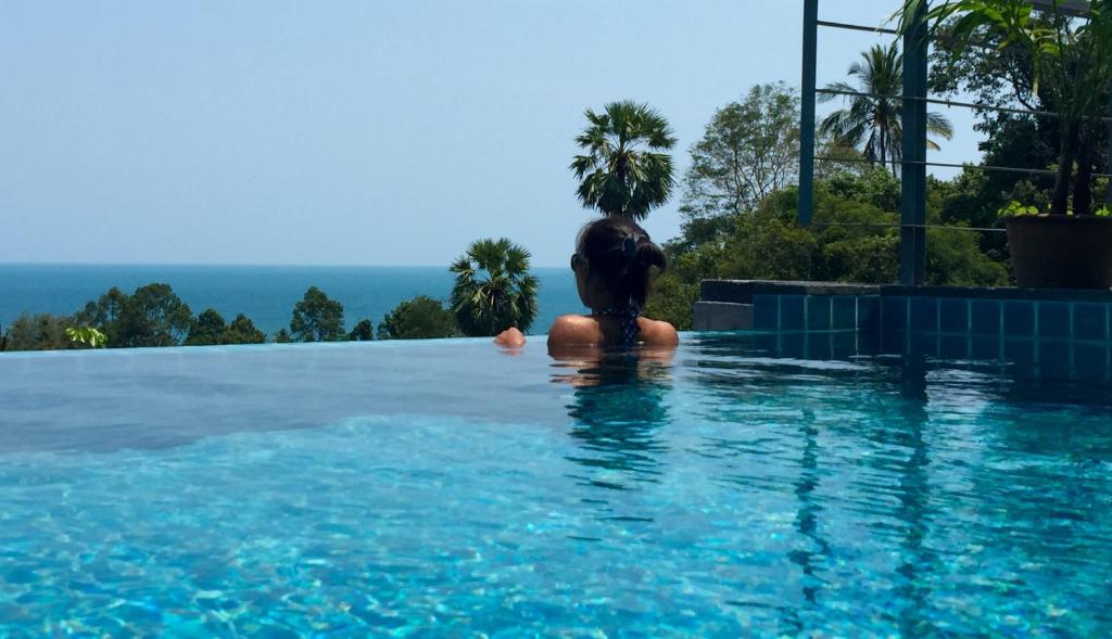 Ko Samui Seren with Car