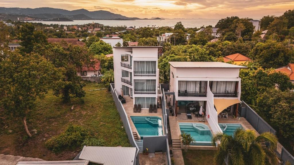 V240 Sea View Front & Back Pool