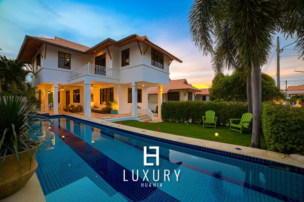 Modern Pool Villa