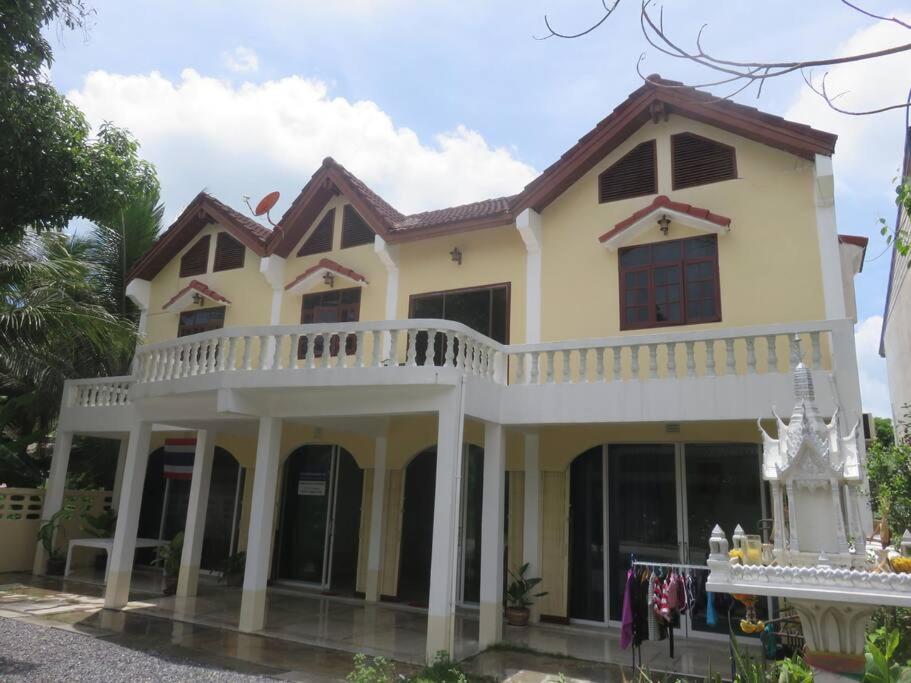 Private Well Priced Guesthouse Available to Rent
