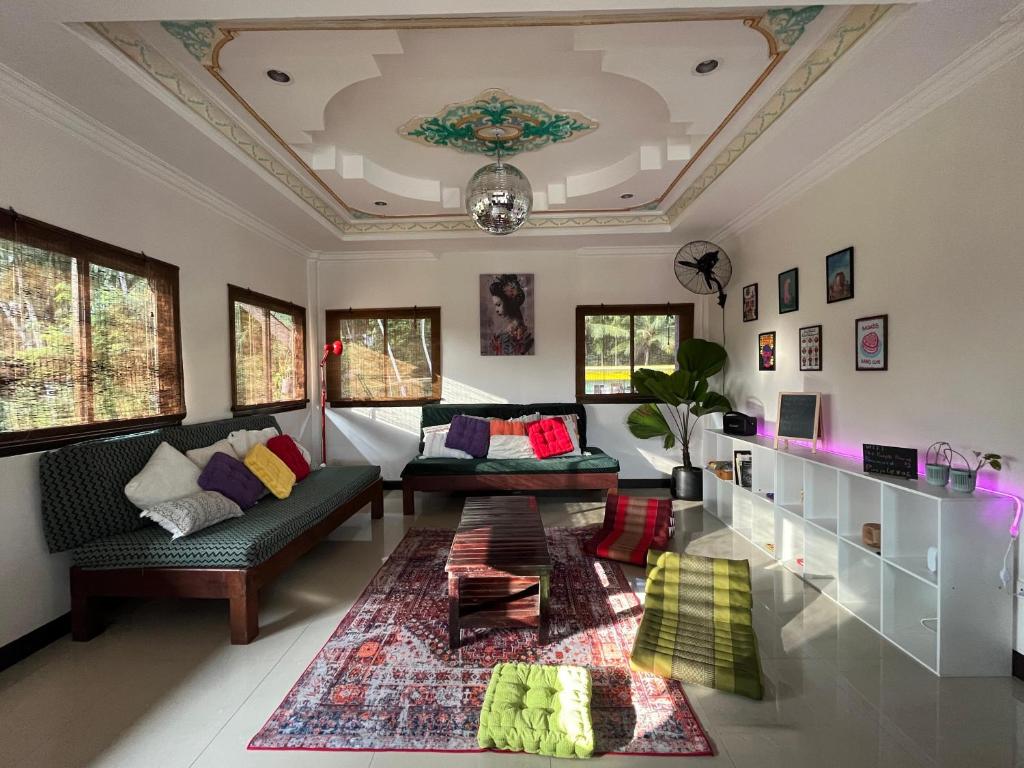 Purple House - Female Only Boutique Hostel
