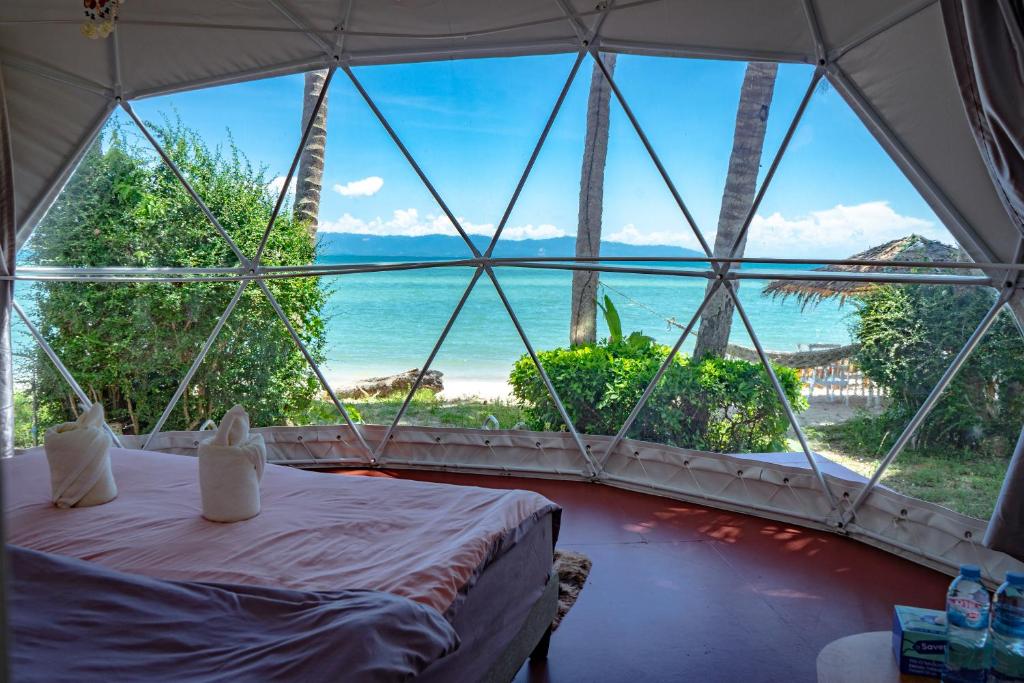 Infinity Beach Club Resort & Hostel Koh Phangan