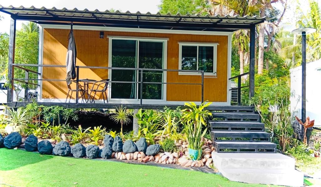 Moon Jungle Bungalows