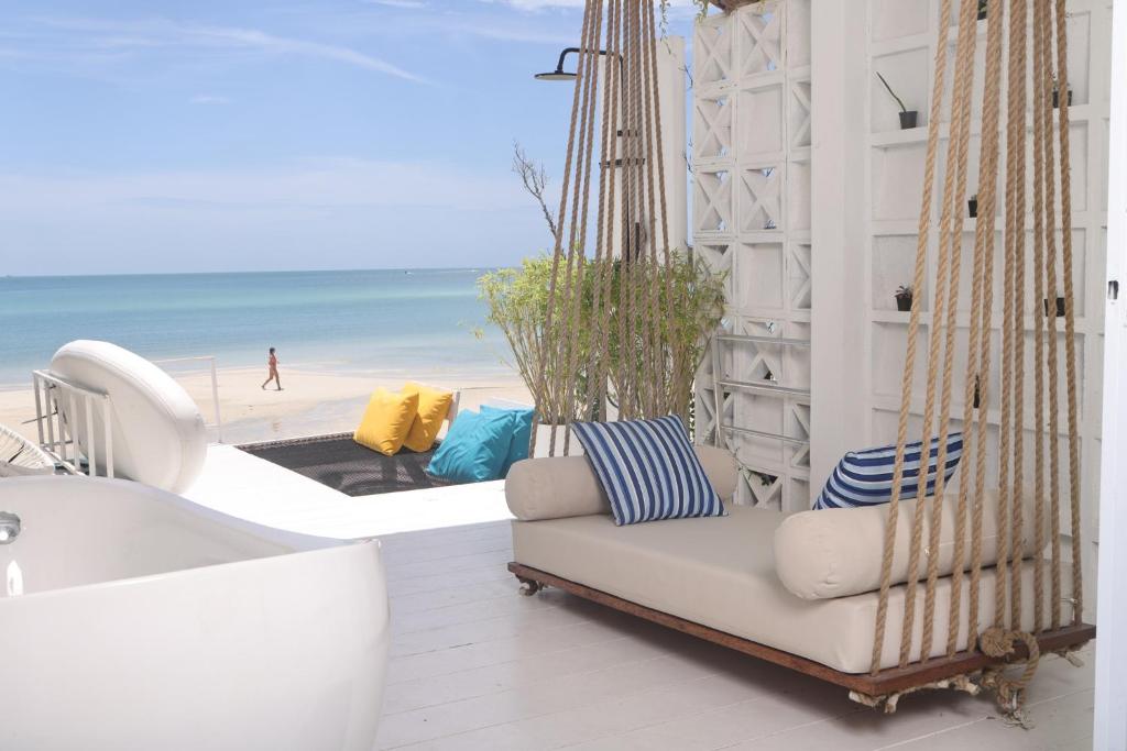 Adika - The Beachfront Loft