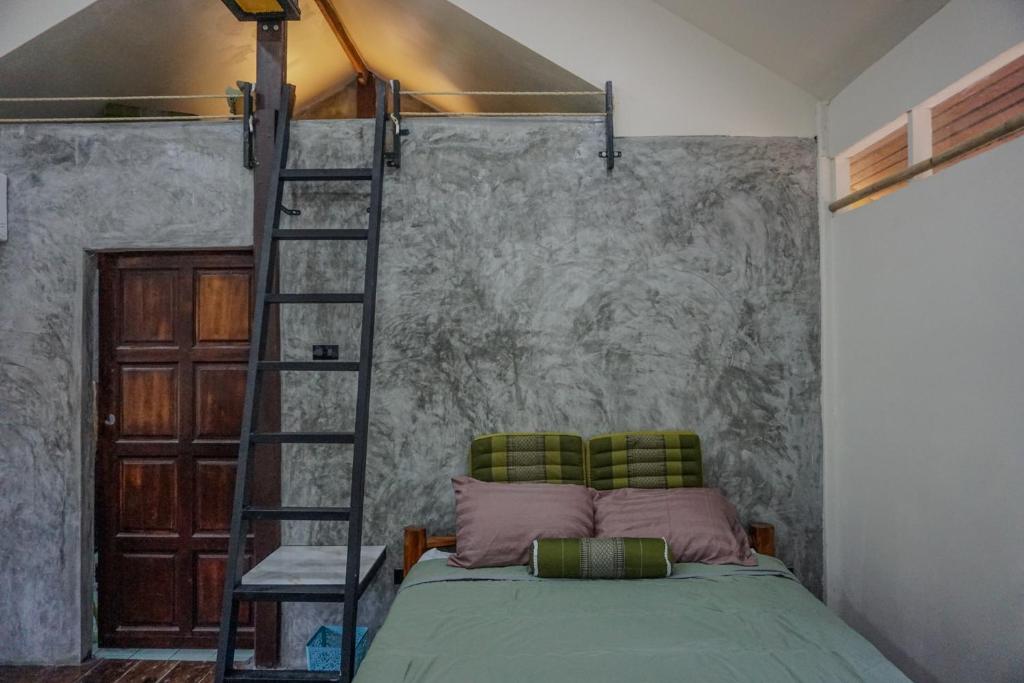 Behind The Temple Island Eco-Bungalow 15Min Walk to Hin Kong Beach