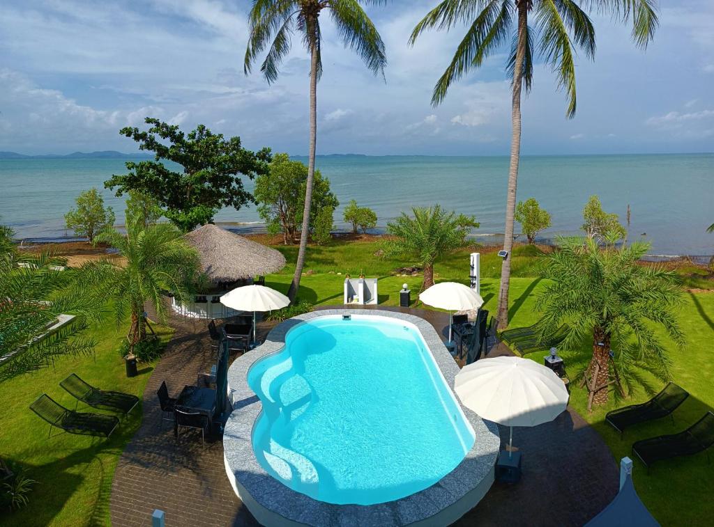 Beachfront and Apartment