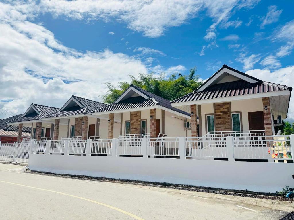 Baan Khru Naan Pai