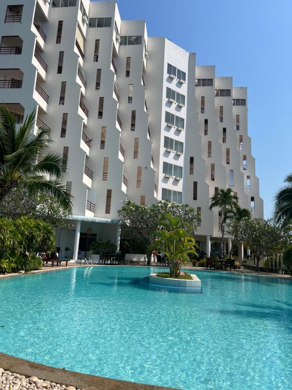 Sea Sand Sun Resort Beautiful Condominium Mae Rumphueng Beach