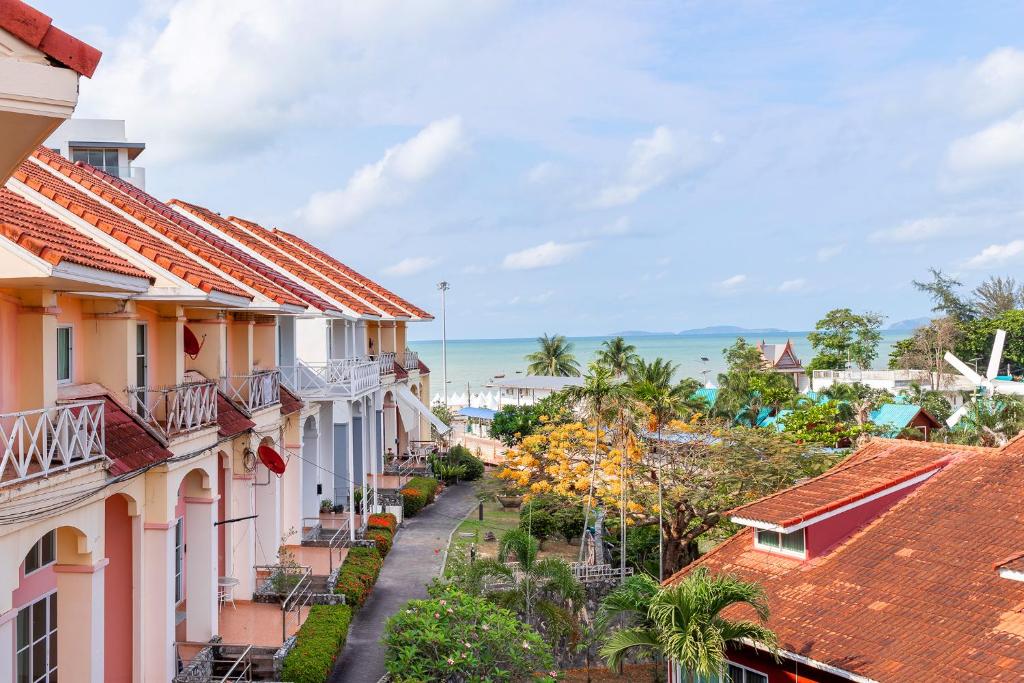 Cliff & Beach Villa Phayun