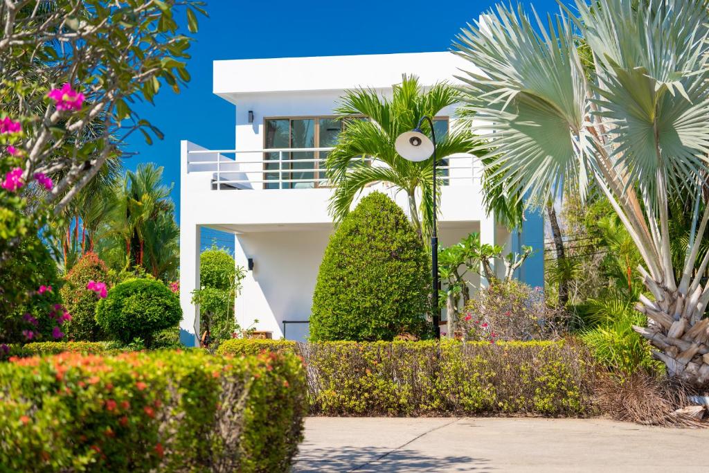 Le Corbusier Style Villa in Green Neighbourhood