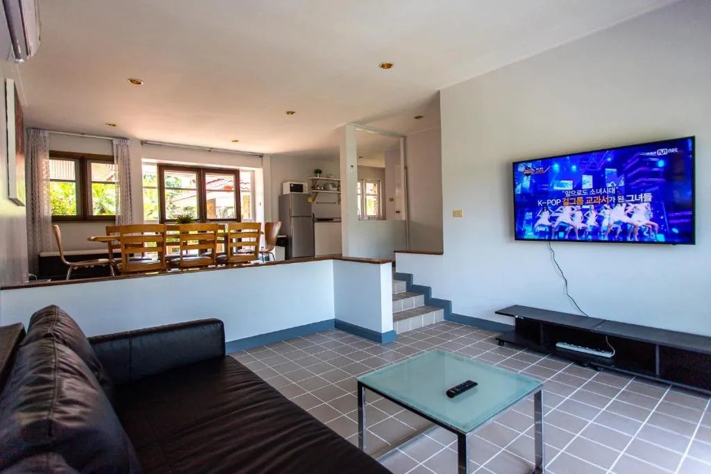F4 Beach House Kitchen BBQ