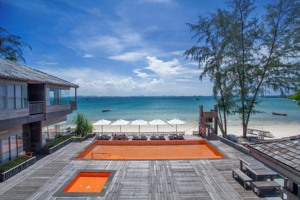 Baan Ploy Sea
